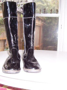 Primigi Rain Boots SIze 7.5 Black Patnet Leather Photo Makes Them Extra Shiny